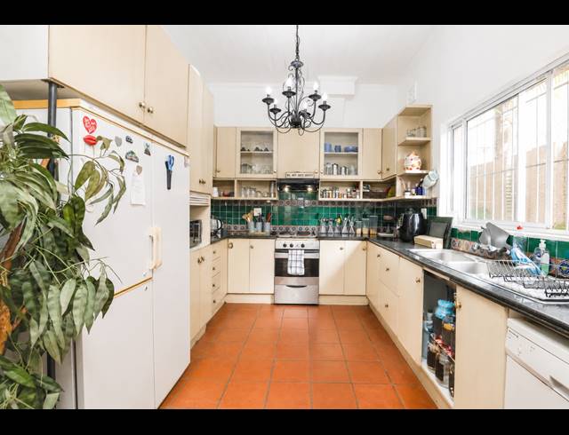 4 BEDROOM FREEHOLD FOR SALE IN ESSENWOOD